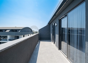 Drei-Zimmer-Penthouse mit Designer-Renovierung