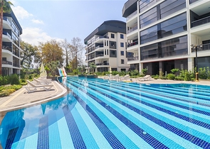 Drei-Zimmer-Penthouse mit Designer-Renovierung