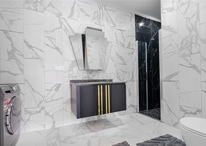 Drei-Zimmer-Penthouse mit Designer-Renovierung