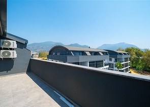 Drei-Zimmer-Penthouse mit Designer-Renovierung