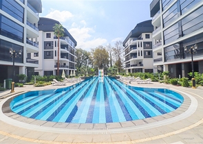 Drei-Zimmer-Penthouse mit Designer-Renovierung