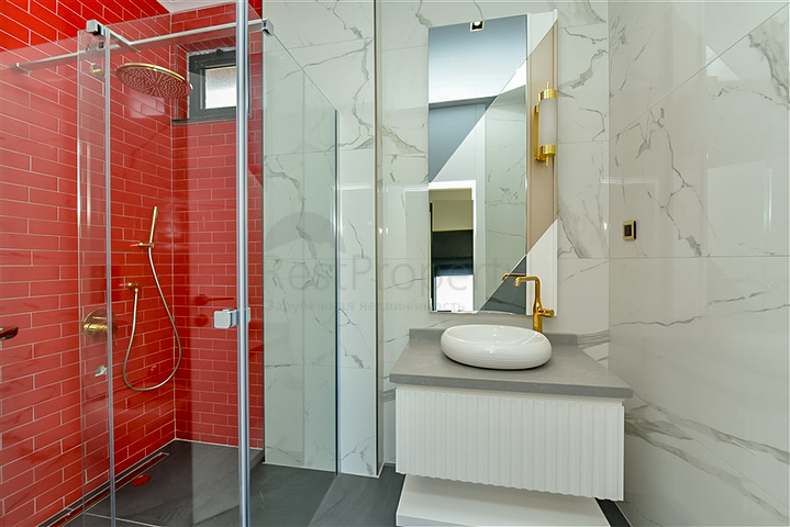 4+1 Luxusvilla im Stadtteil Kargicak.