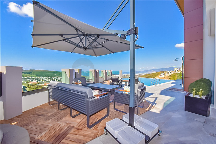 4+1 Luxusvilla im Stadtteil Kargicak.