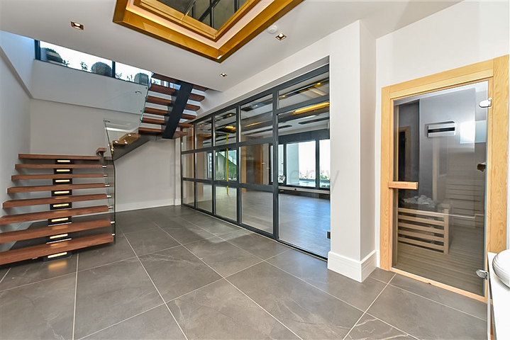 4+1 Luxusvilla im Stadtteil Kargicak.