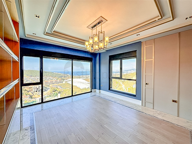 4+1 Luxusvilla im Stadtteil Kargicak.