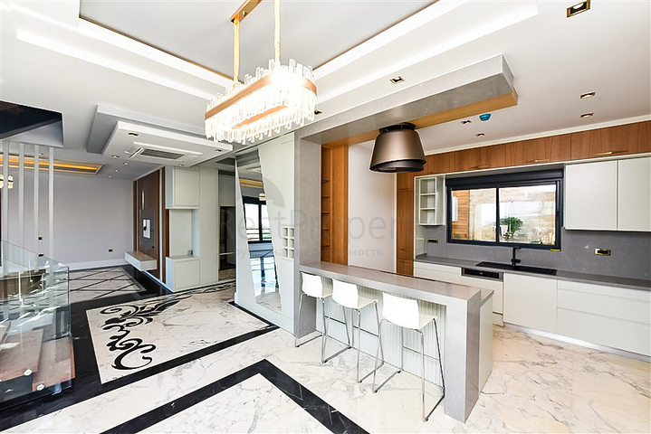 4+1 Luxusvilla im Stadtteil Kargicak.