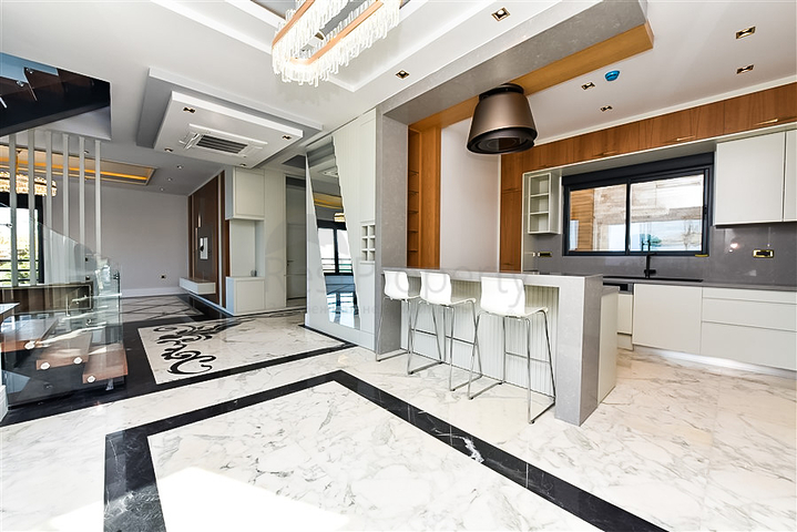 4+1 Luxusvilla im Stadtteil Kargicak.