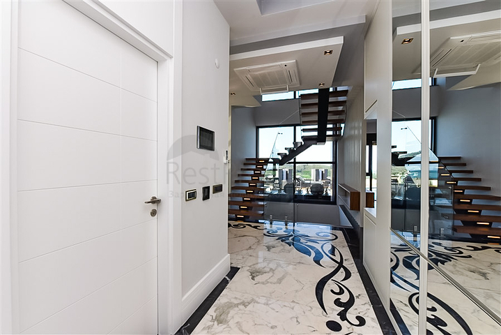 4+1 Luxusvilla im Stadtteil Kargicak.