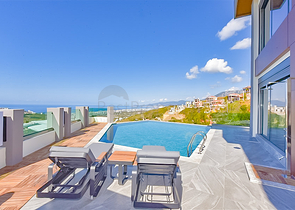 4+1 Luxusvilla im Stadtteil Kargicak.