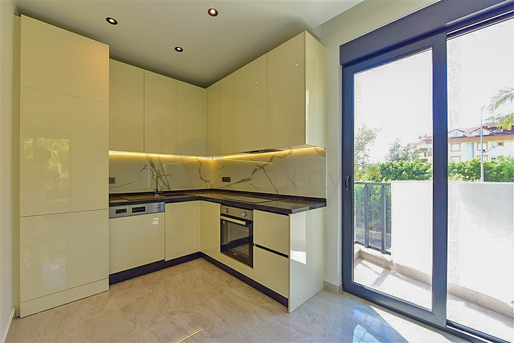 1+1 Wohnung in einem neuen Komplex nur 400 m vom Meer entfernt im Zentrum von Alanya 