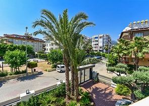 1+1 Wohnung in einem neuen Komplex nur 400 m vom Meer entfernt im Zentrum von Alanya 