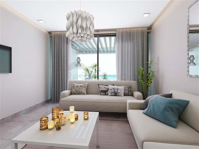 Das 2+1 Apartment verfügt über eine eigene Terrasse, 100 m vom Meer entfernt