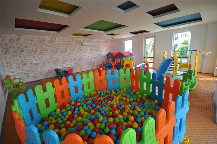 Geräumige Dreizimmerwohnung mit wunderschönem Blick auf den Pool