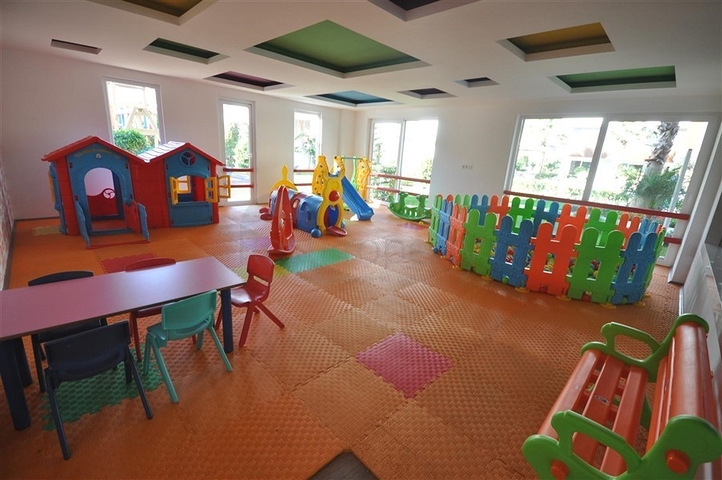 Geräumige Dreizimmerwohnung mit wunderschönem Blick auf den Pool