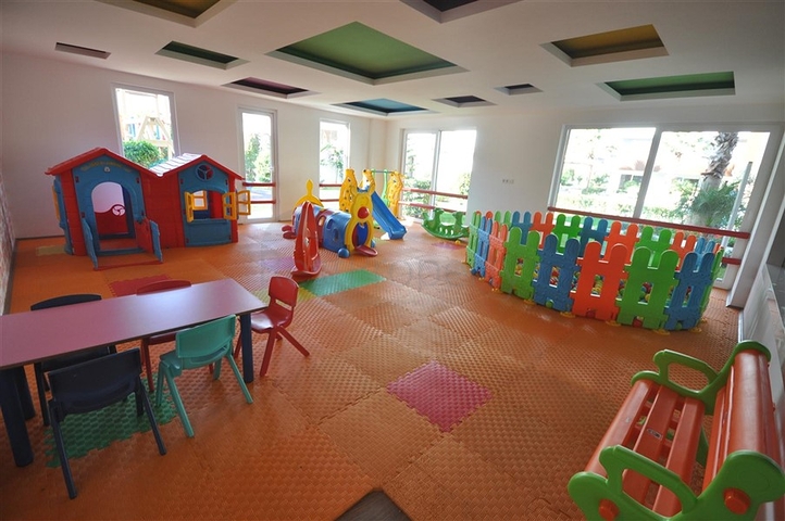 Geräumige Dreizimmerwohnung mit wunderschönem Blick auf den Pool