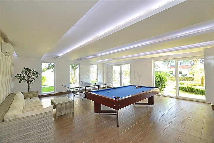 Geräumige Dreizimmerwohnung mit wunderschönem Blick auf den Pool