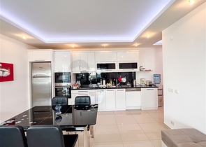 Geräumige Dreizimmerwohnung mit wunderschönem Blick auf den Pool