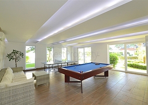 Geräumige Dreizimmerwohnung mit wunderschönem Blick auf den Pool