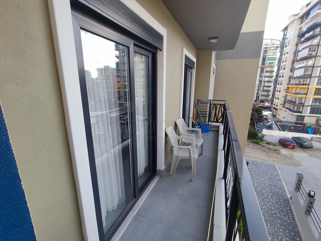 1+1 Wohnung mit Möbeln und Geräten im Stadtteil Mahmutlar