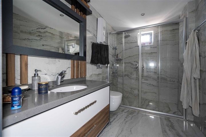 Petnhaus einzigartigen Schnitt 6+1 unter der Aufenthaltserlaubnis