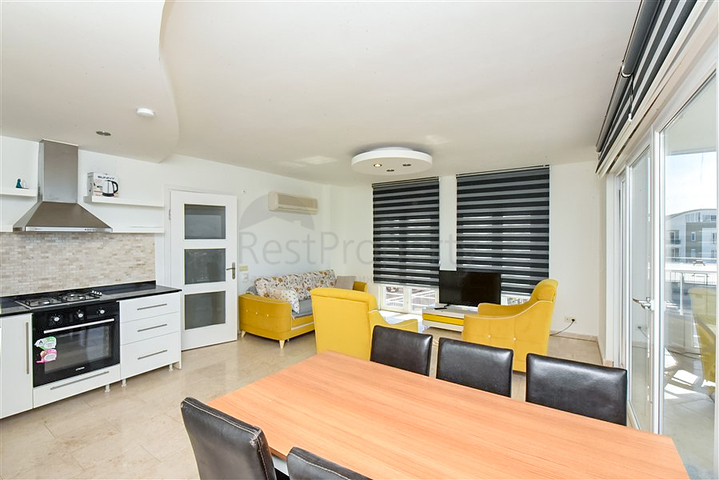 Geräumiges Penthouse mit 3+1 Grundriss im Stadtteil Konakly. 