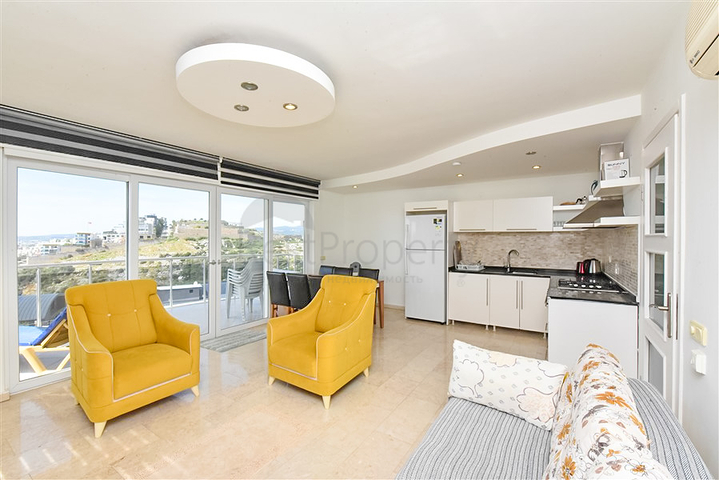 Geräumiges Penthouse mit 3+1 Grundriss im Stadtteil Konakly. 