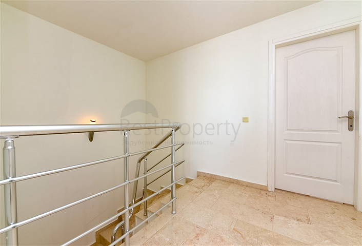 Geräumiges Penthouse mit 3+1 Grundriss im Stadtteil Konakly. 