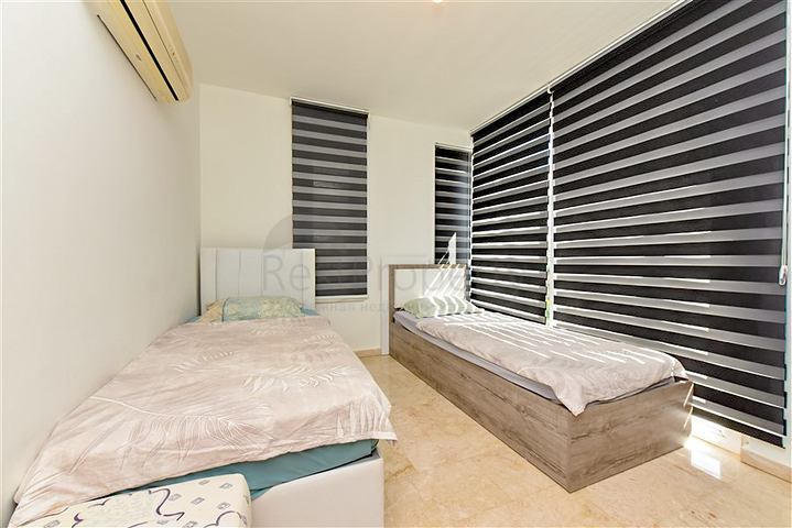 Geräumiges Penthouse mit 3+1 Grundriss im Stadtteil Konakly. 