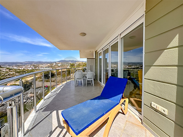 Geräumiges Penthouse mit 3+1 Grundriss im Stadtteil Konakly. 