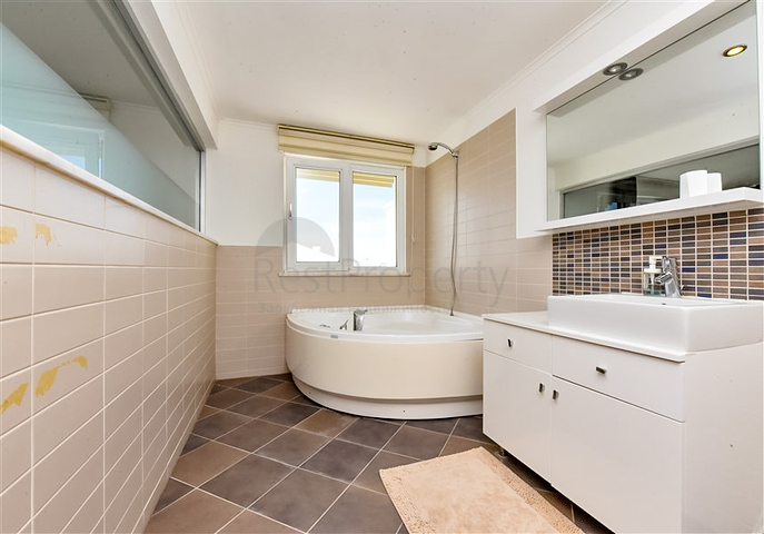 Geräumiges Penthouse mit 3+1 Grundriss im Stadtteil Konakly. 