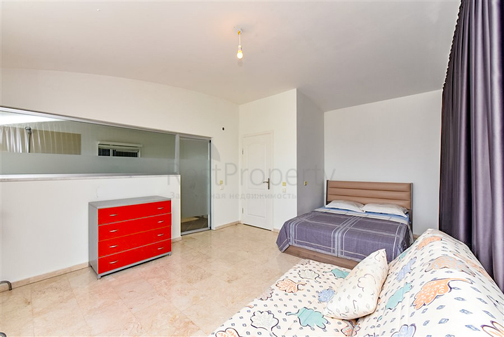 Geräumiges Penthouse mit 3+1 Grundriss im Stadtteil Konakly. 