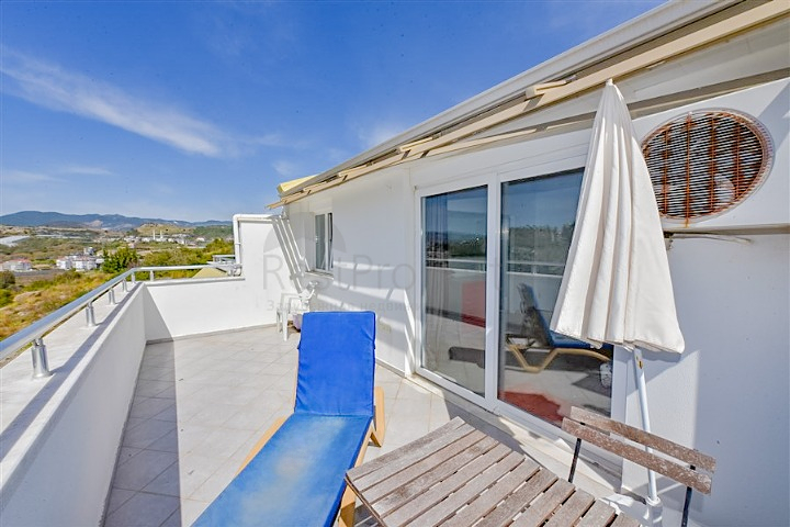 Geräumiges Penthouse mit 3+1 Grundriss im Stadtteil Konakly. 