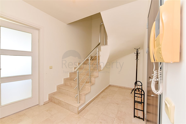 Geräumiges Penthouse mit 3+1 Grundriss im Stadtteil Konakly. 