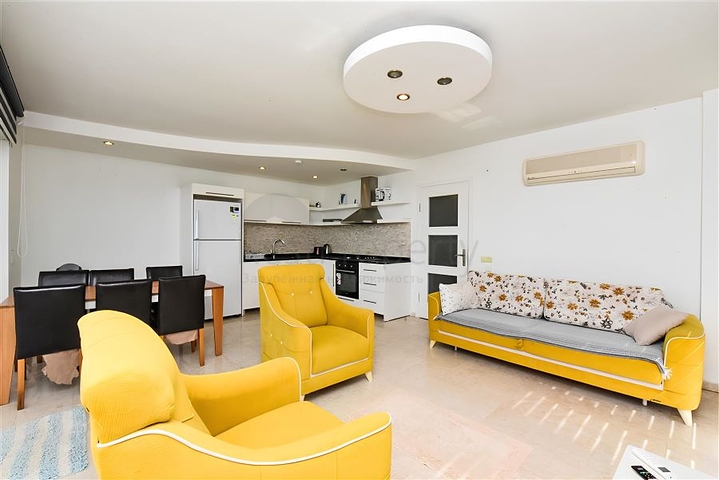 Geräumiges Penthouse mit 3+1 Grundriss im Stadtteil Konakly. 