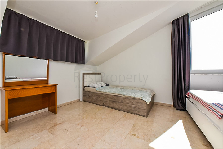 Geräumiges Penthouse mit 3+1 Grundriss im Stadtteil Konakly. 