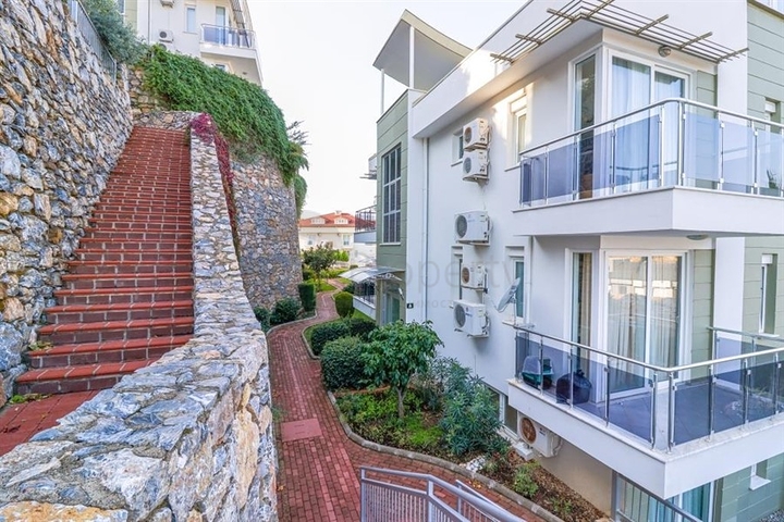 Geräumiges Penthouse mit 3+1 Grundriss im Stadtteil Konakly. 