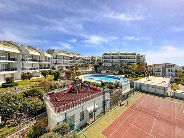 Geräumiges Penthouse mit 3+1 Grundriss im Stadtteil Konakly. 