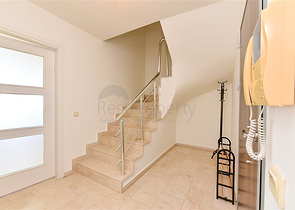 Geräumiges Penthouse mit 3+1 Grundriss im Stadtteil Konakly. 