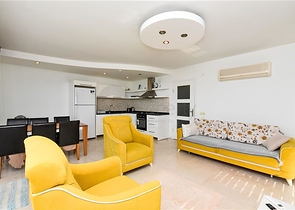 Geräumiges Penthouse mit 3+1 Grundriss im Stadtteil Konakly. 