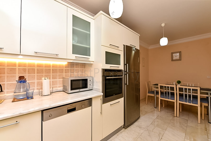 Möblierte Wohnung 2+1 150 m vom Meer entfernt