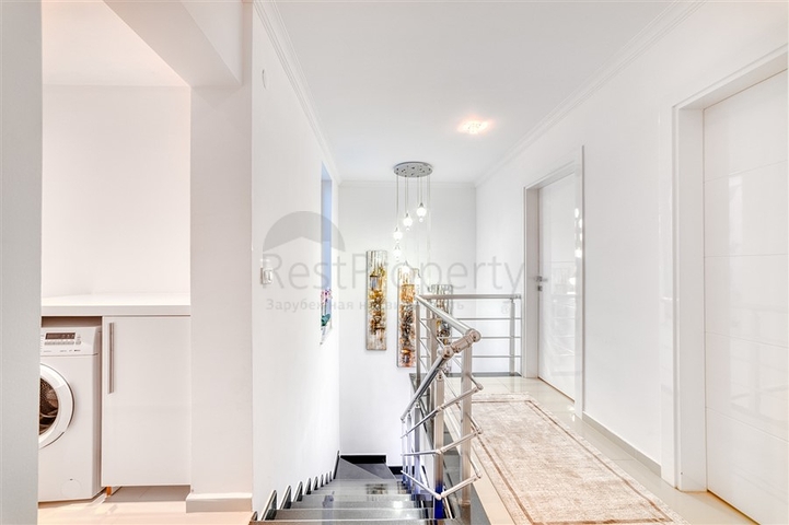 Villa 8+2 in Kargicak 