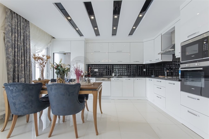 Villa 8+2 in Kargicak 