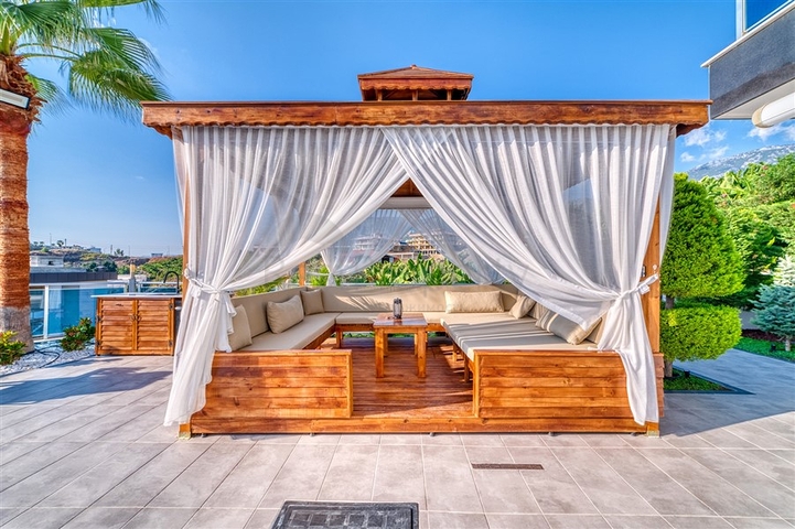 Villa 8+2 in Kargicak 