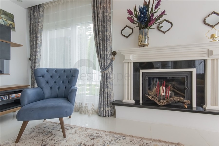 Villa 8+2 in Kargicak 