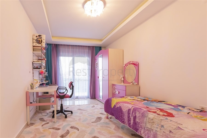 Villa 8+2 in Kargicak 