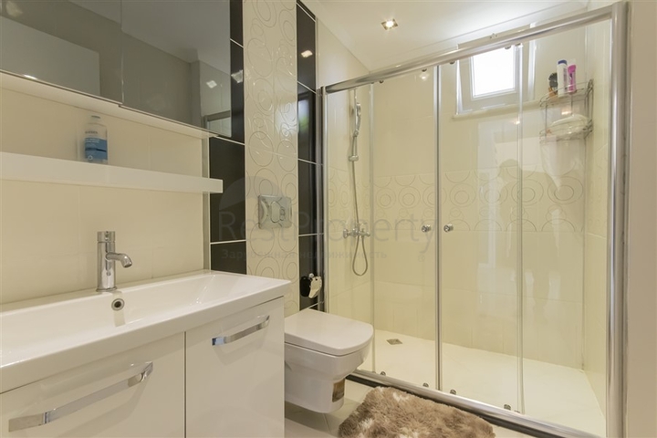 Villa 8+2 in Kargicak 