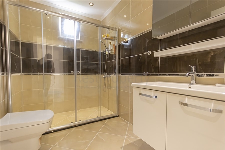 Villa 8+2 in Kargicak 