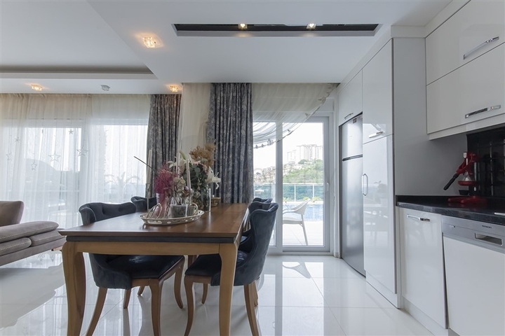 Villa 8+2 in Kargicak 