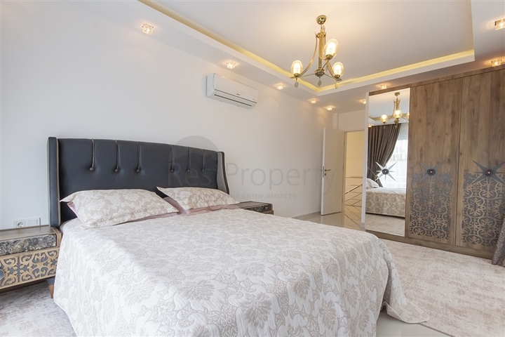 Villa 8+2 in Kargicak 