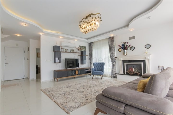 Villa 8+2 in Kargicak 